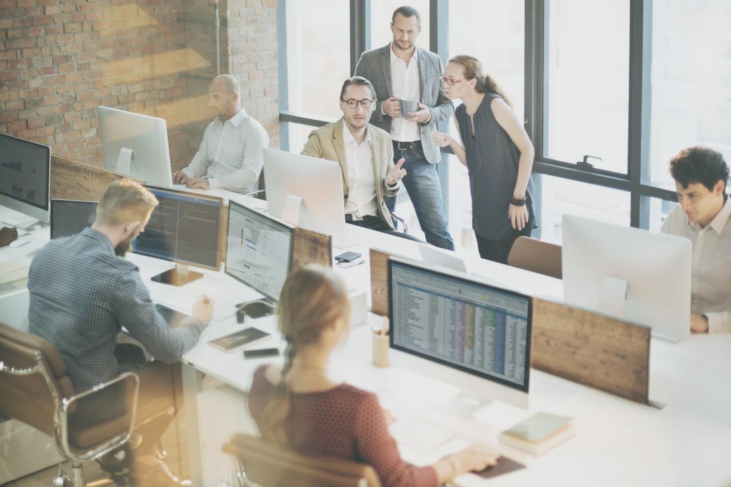 Detaillierte Finanzanalyse mit Diagrammen und Berechnungen