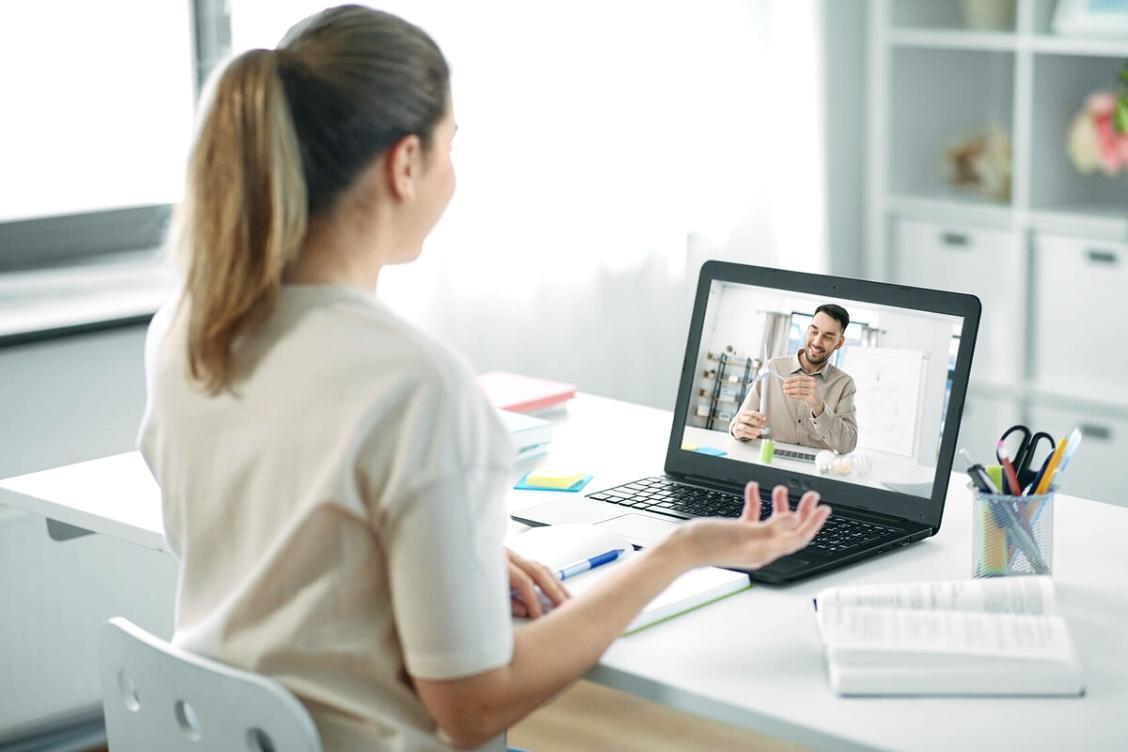 Live-Webinar zu Finanzthemen mit interaktiven Tools und Echtzeit-Analysen